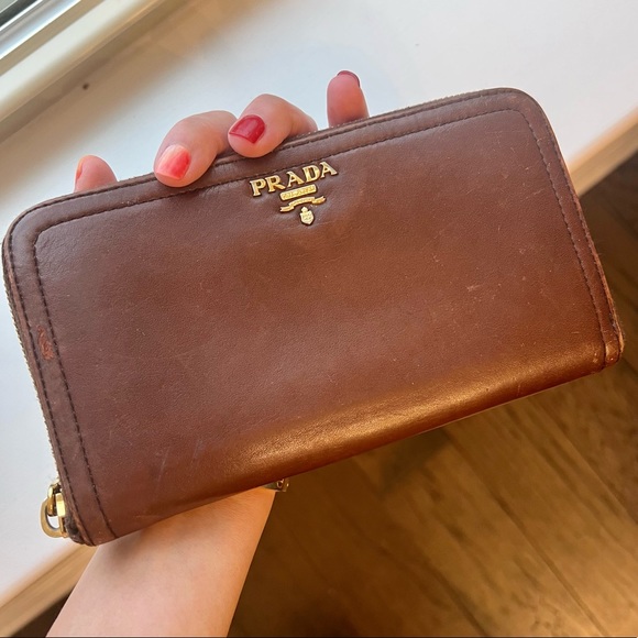 Prada long leather wallet - Picture 2 of 9